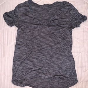 Lululemon workout shirt